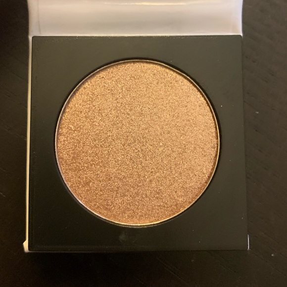 Naked Cosmetics Pressed Pigment Eyeshadow - Picture 3 of 4